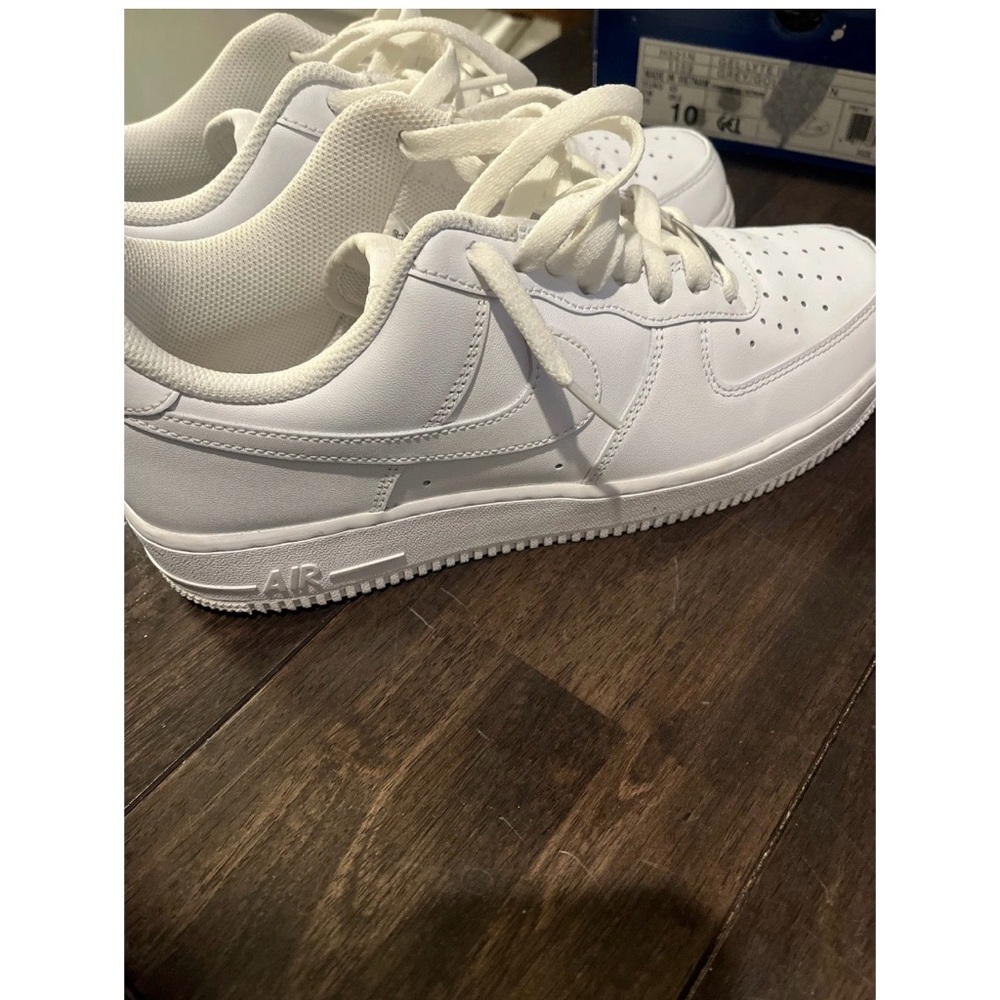 Classic White Men's Sneakers - Picture 3 of 7